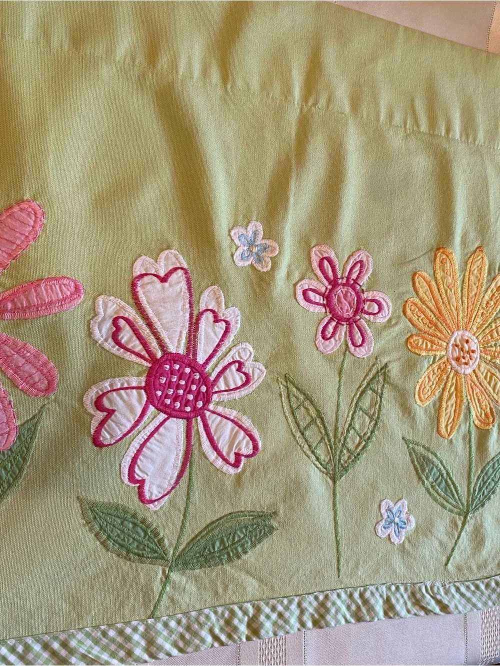 POTTERY BARN KIDS Appliquéd Daisy Garden Window Valance Green